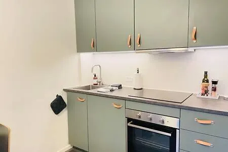 아파트 Inactive Cozy & Modern By Metro Station *