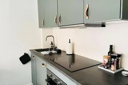 아파트 Inactive Cozy & Modern By Metro Station