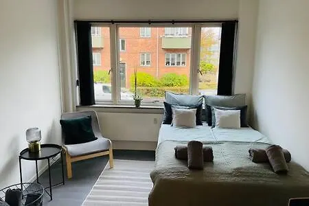 Inactive Cozy & Modern By Metro Station Apartmán