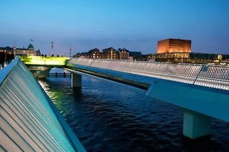 Inactive Cozy & Modern By Metro Station