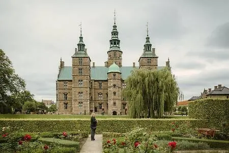 Inactive Cozy & Modern By Metro Station Apartman *